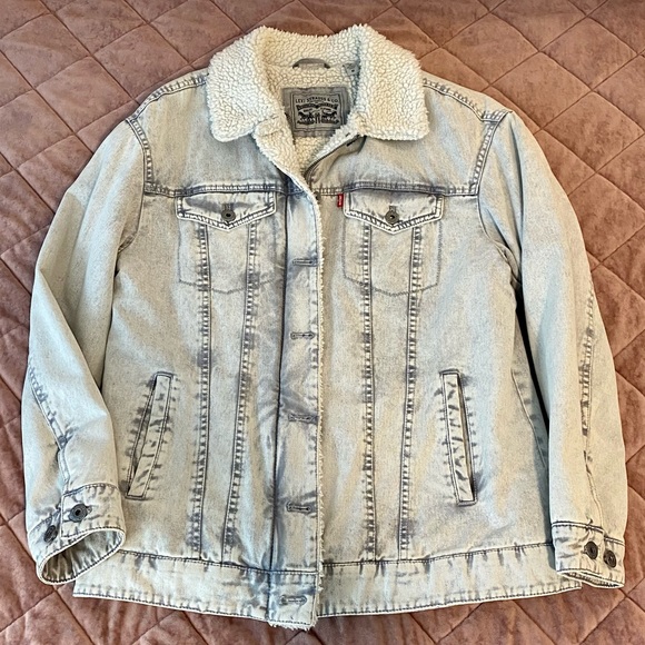 Levi's Washed Cotton Sherpa Trucker Jacket - Picture 1 of 15